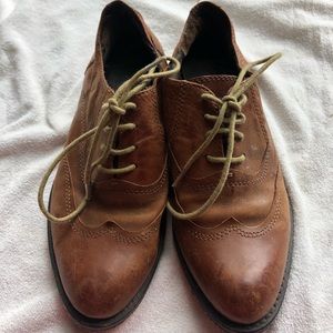 Brown leather Oxford